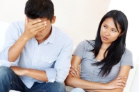 Nghi chồng có con riêng với kế toán, vợ đánh ghen như người mất trí
